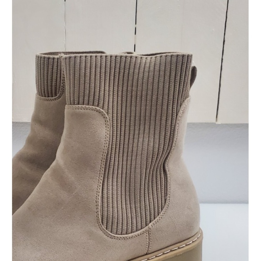 Chunky Lug Sole Ankle Boots Womens Size 9 Taupe Sock Boot Cozy Minimalist - Picture 2 of 10